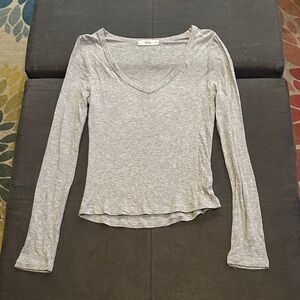 Talulah Light Gray Long Sleeve V-Neck Top